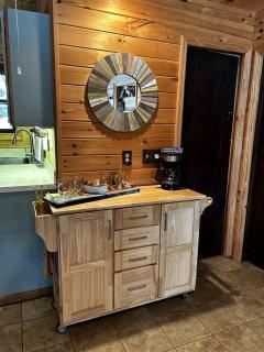 Cozy Lakefront Cabin Perfect for a Family Getaway in Wells, NY - Wells - 1