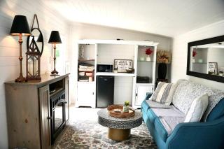 Sweet Tiny House Perfect for a Romantic Retreat in Alabama - 6