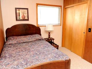 Luxury Lakefront Cabin Rental on Clear Lake in Ogemaw County, Michigan - West Branch - 3