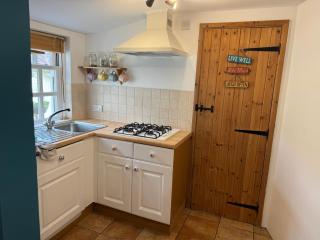 Cosy Little Cottage - 4