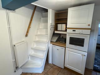 Cosy Little Cottage - 2