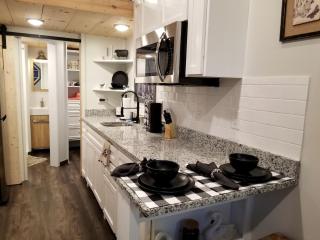 Charming Tiny House Retreat in Danville, Georgia - - 8