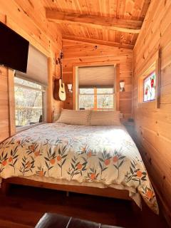 Dreamy Tree House Getaway for a Romantic Retreat - 8