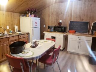 Private Pet-Friendly Cabins with Fire Pit for Nature Escapes in Clear Spring, Maryland, for Memorable Family Glamping Trips - Clear Spring - 1