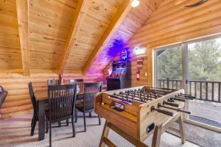 Wooden Spacious Cabin with Jacuzzi, Game Space and Fire Pit in Idaho - 6
