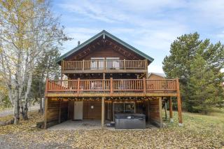 Wooden Spacious Cabin with Jacuzzi, Game Space and Fire Pit in Idaho - 2