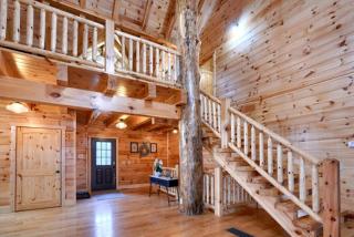 Large Cabin Rental with Games Room and Hot Tub in Logan, Ohio - Logan - 6