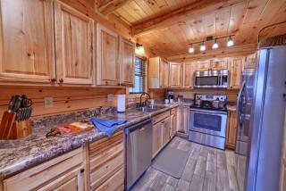 Family-Friendly Getaways to this Rustic Log Cabin in Logan, Ohio - Logan - 7