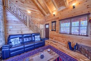 Family-Friendly Getaways to this Rustic Log Cabin in Logan, Ohio - Logan - 3