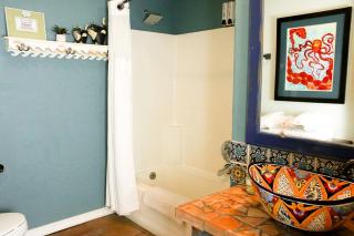 Pet Friendly Breathtaking Cottage with Great Views and Hot-tub in Rainbow, California - Fallbrook - 4