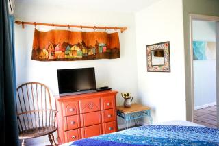Pet Friendly Breathtaking Cottage with Great Views and Hot-tub in Rainbow, California - Fallbrook - 2