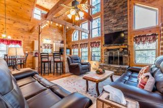 Incredible Cabin with Pool Table and Hot-Tub in Cleveland, Georgia - 2