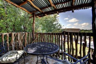 Luxury Cabin Getaway Perfectly Nestled near the Guadalupe River in New Braunfels, Texas - New Braunfels - 3