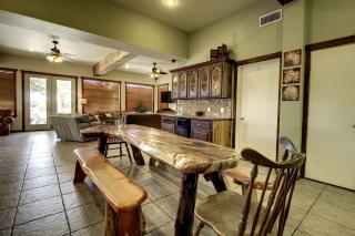 Luxury Rental with a Swimming Pool Perfect for Large Groups near Gruene, Texas - New Braunfels - 8