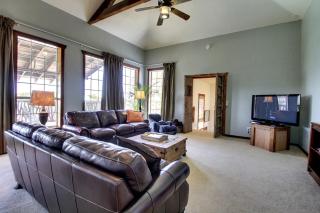 Luxury Rental with a Swimming Pool Perfect for Large Groups near Gruene, Texas - New Braunfels - 5