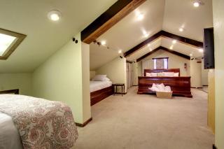 Luxury Rental with a Swimming Pool Perfect for Large Groups near Gruene, Texas - New Braunfels - 1