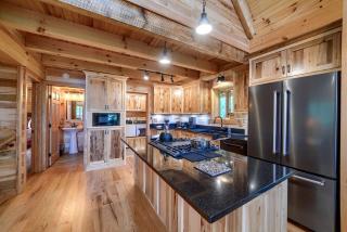Lovely Logan Log Cabin Retreat for Family and Group Glamping in Ohio - Logan - 6