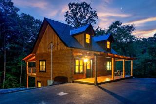 Enchanting Cabin with Game Room, Indoor Pool and Porch in Tennessee - Sevierville - 4