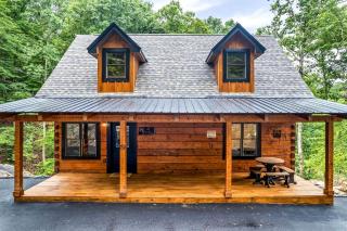 Enchanting Cabin with Game Room, Indoor Pool and Porch in Tennessee - Sevierville - 3