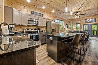 Outstanding Cabin with Air Hockey Table Beautifully Designed in Tennessee - Sevierville - 4