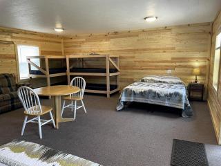 Wonderful Cabin that Sleeps 12 near the Cedar River in Letts, Iowa - Columbus Junction - 6