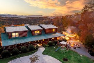 Spectacular Cabin with Incredible Indoor and Outdoor Spaces in Tennessee - Sevierville - 5