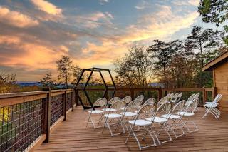 Spectacular Cabin with Incredible Indoor and Outdoor Spaces in Tennessee - Sevierville - 3