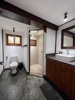 Lakey Peak Gorilla Villa - Grass Level Garden View Suite - 5