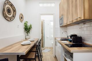 Perfectly Compact - Two Bedrooms with AC & Parking - Budapest - 9