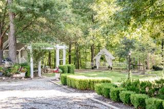 Stunning Rental with Hot-Tub, Theater Room and Great Landscape in Tennessee - 3