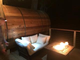 Eco-Friendly Tree House Pods for a Georgia Glamping Experience - Wildwood - 1