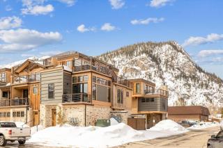 Decked Out Downtown townhouse - 0