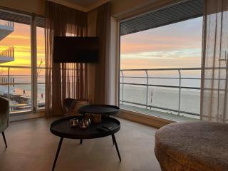 HUSWELL - renovated beachfront apartment - Blankenberge - 0
