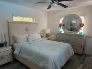 Charming Pool House close to the Gulf of America - 9