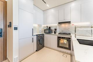 High-Rise 1BR with Community View and Large Balcony Near the Parks, Binghatti Amber, Jumeirah Village Circle by Deluxe Holiday Homes - 3