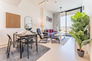 High-Rise 1BR with Community View and Large Balcony Near the Parks, Binghatti Amber, Jumeirah Village Circle by Deluxe Holiday Homes - 5