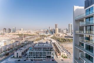 High-Rise 1BR with Community View and Large Balcony Near the Parks, Binghatti Amber, Jumeirah Village Circle by Deluxe Holiday Homes - 6