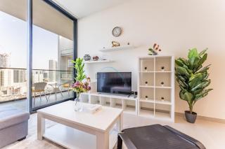 High-Rise 1BR with Community View and Large Balcony Near the Parks, Binghatti Amber, Jumeirah Village Circle by Deluxe Holiday Homes - 1