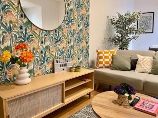 Botanic Escape with Air Con, Balcony & Candle Bath Ritual - Pets Welcome - 3