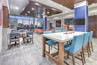 Holiday Inn Express & Suites Moore by IHG - Moore - 1