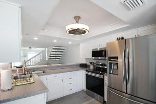 Lakefront Siesta Key Condo With Beach Access - Siesta Key - 6