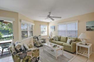Redecorated 2BR condo with a pond view from the relaxing lanai - Siesta Key - 7