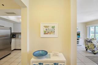 Redecorated 2BR condo with a pond view from the relaxing lanai - Siesta Key - 5