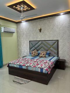Radhika Luxury Apartment - Tājganj - 0