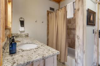 Dandelion Delight - Blue Ridge GA - Game Room, Fire Pit, Outdoor Fireplace, Near Downtown - Blue Ridge, GA - Blue Ridge - 4