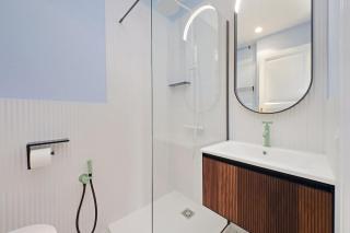 Modern retreat with Spectacular St Peter's views - 3