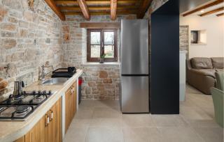 Gorgeous Home In Bale With Wifi - Bale - 1