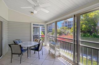 Beautiful Siesta Key condo - Two heated pools, tennis, pickleball, private beach access - Siesta Key - 9