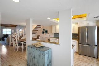 Stunning lakefront condo on Siesta Key with private beach access - 3