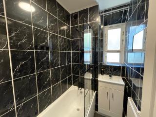 Beautiful Apartment Near Waterloo! - Sleeps 9 - 4